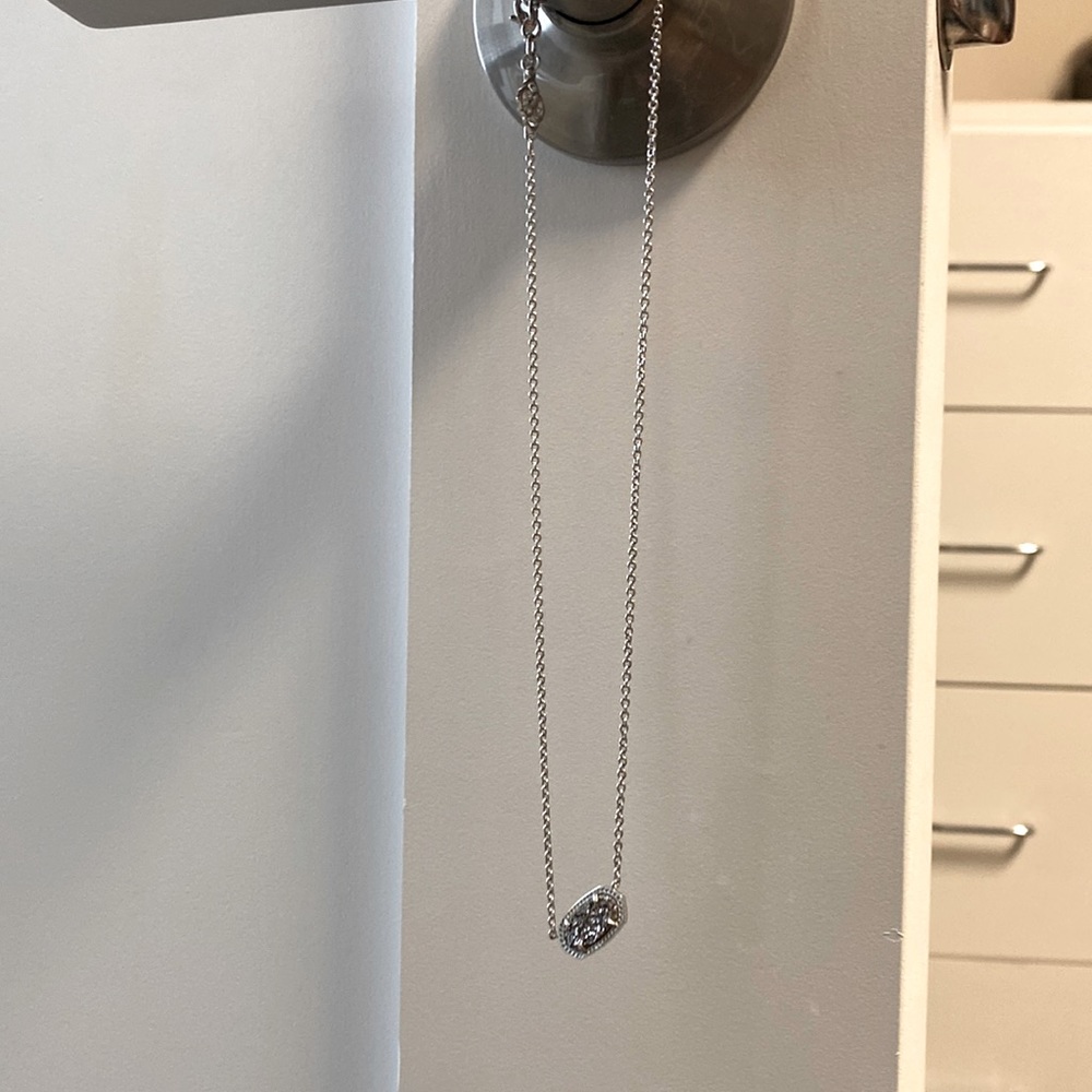 Kendra Scott necklace